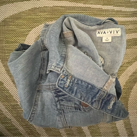 💙Vintage Embroidered Denim Jacket💙 - Picture 3 of 3